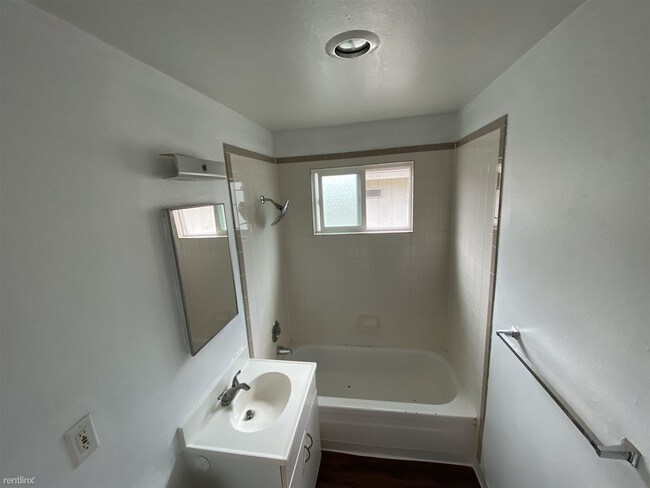 Foto del edificio - 2 br, 1 bath  - 920 I St Apt T Apt T