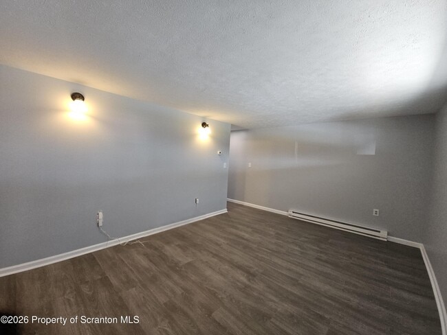 Building Photo - 853 Drinker Turnpike