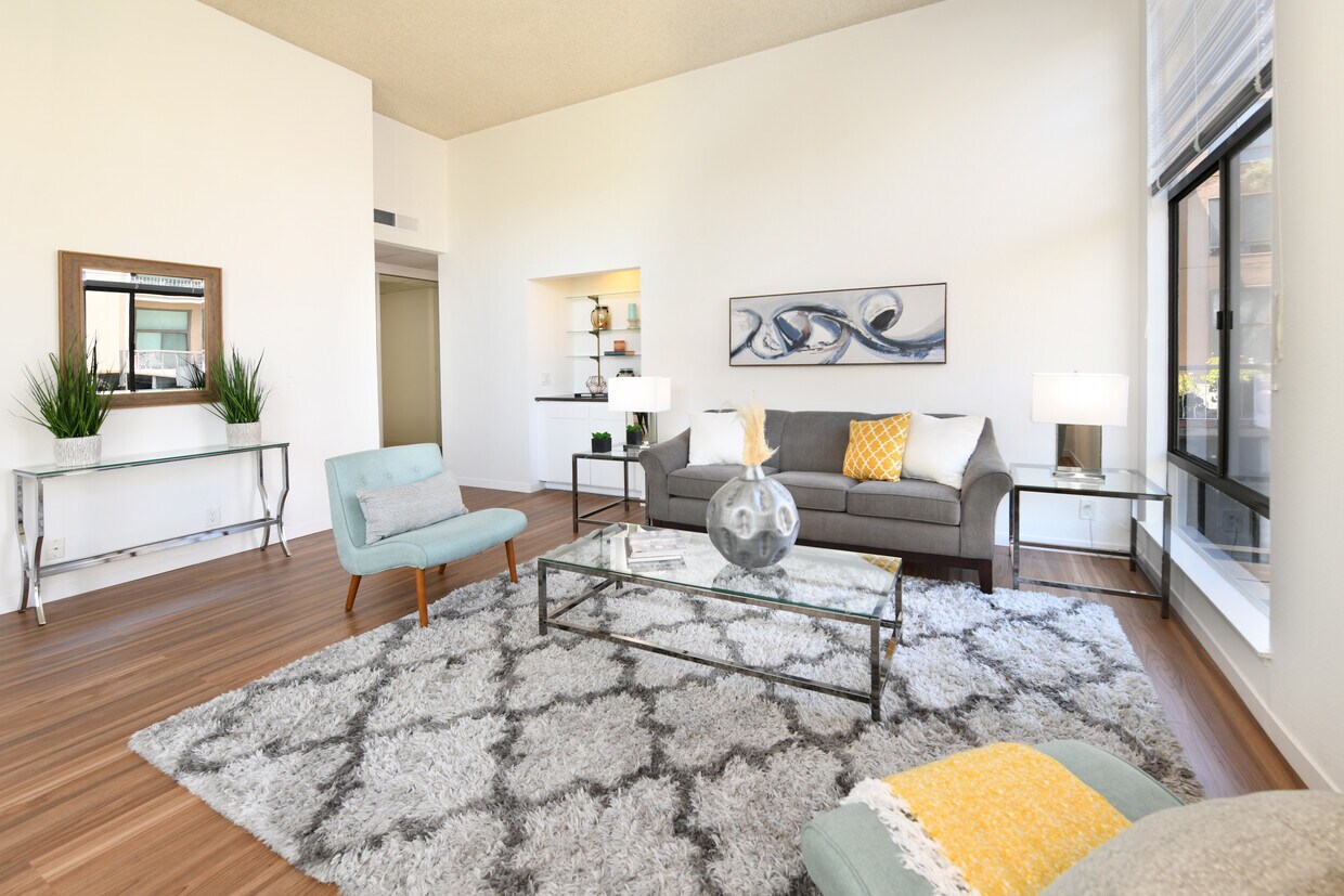 Foto principal - 410 N Civic Dr