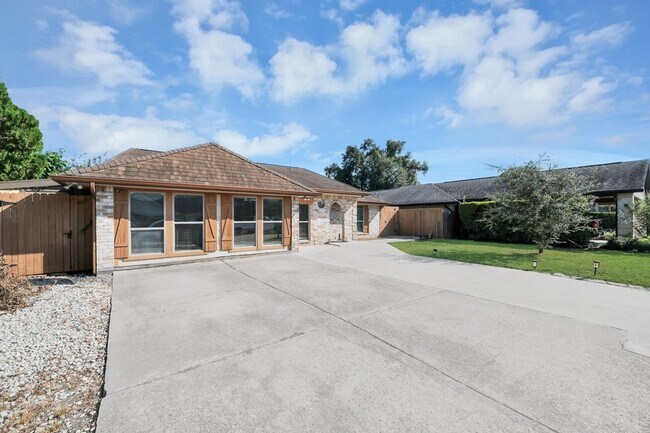 Foto del edificio - 4503 Hollybrook Ln