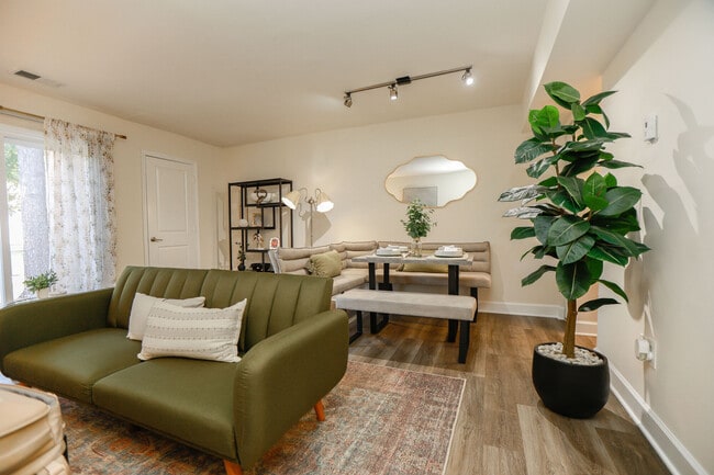 Foto del edificio - Millspring Commons Apartments and Townhomes