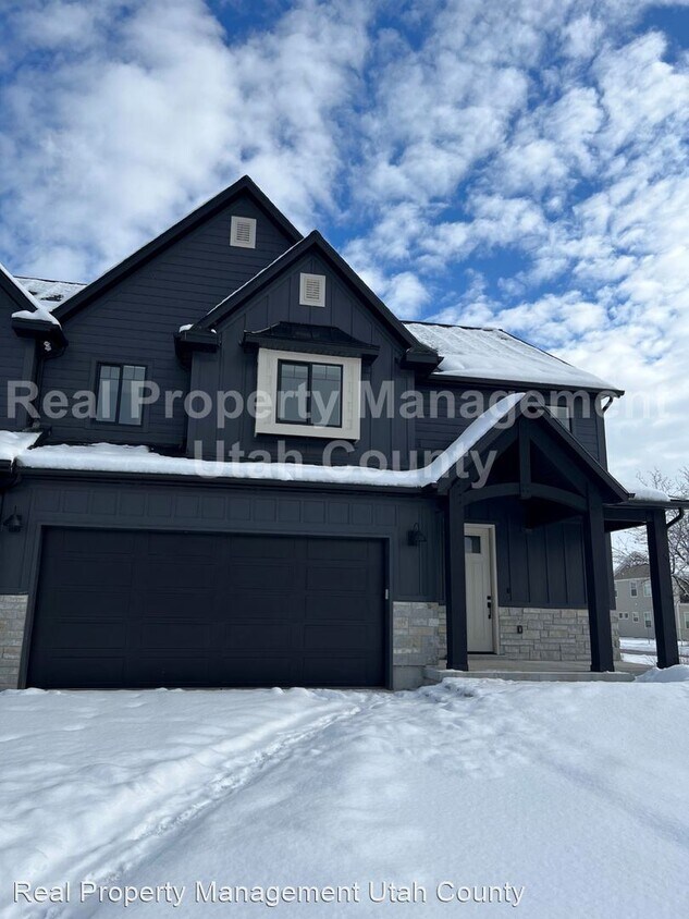Primary Photo - 3 br, 2.5 bath House - 181 S 250 E Unit B