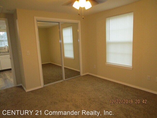 Foto del edificio - 3 br, 2 bath House - 3012 E 3rd St