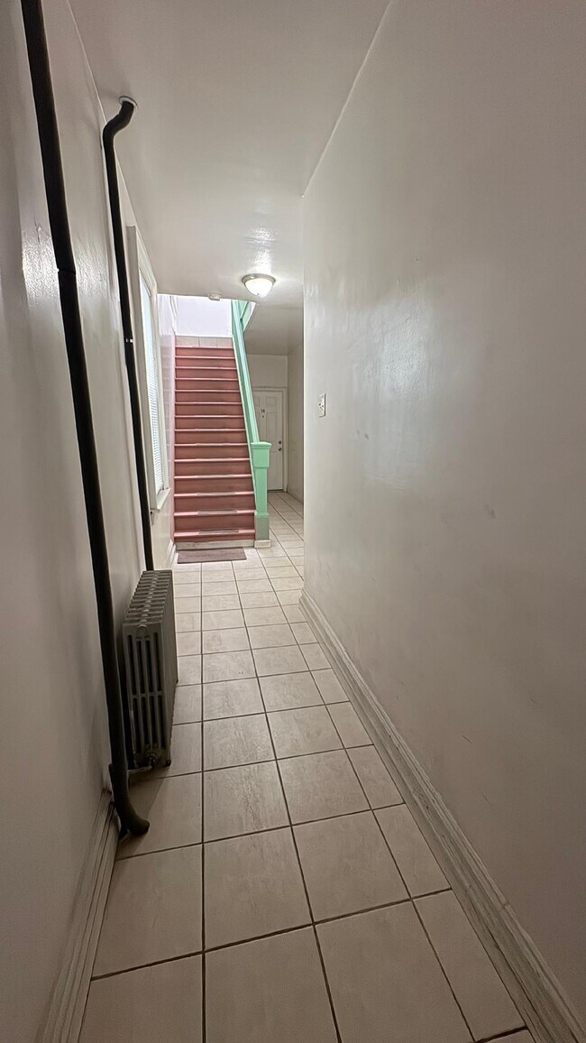 Foto del edificio - 339 Danforth Ave