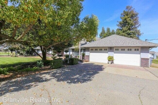 Building Photo - 4 br, 2.5 bath House - 2743 Nees