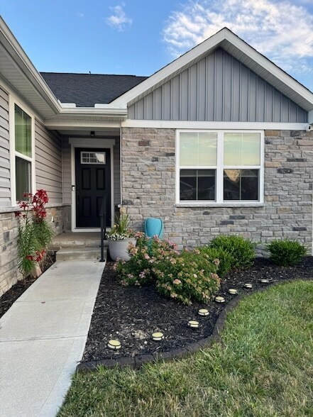 Foto del edificio - 447 Humphrey Ln