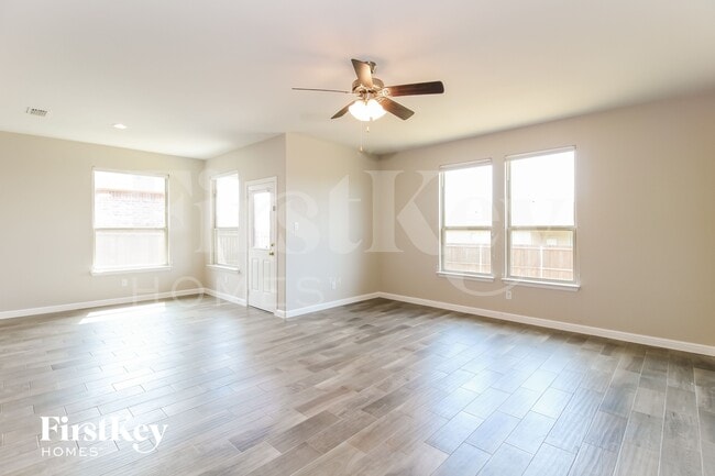 Foto del edificio - 401 Goldfinch Rd