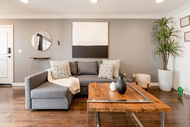 Foto del edificio - 4466 Coldwater Canyon Ave