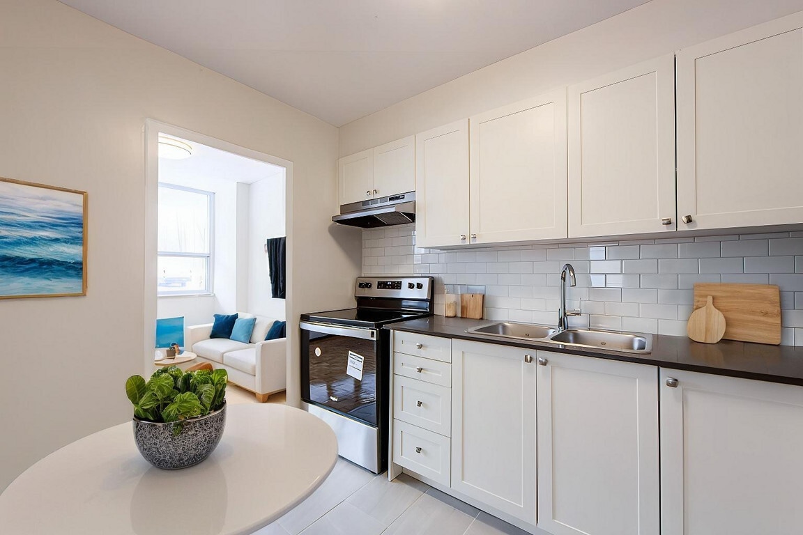 Primary Photo - Esterbrooke Apartments