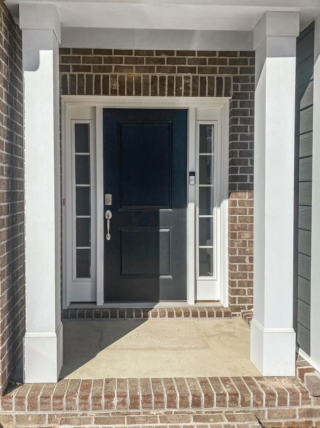 Building Photo - Spacious Townhome with MOVIE STAR Primary Closet!!!!