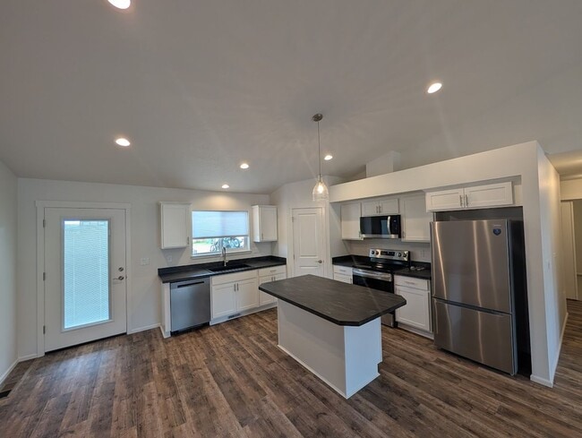 Building Photo - Glacier Duplex
