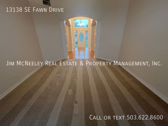 Building Photo - Desirable LARGE One Level Home In Happy Va...
