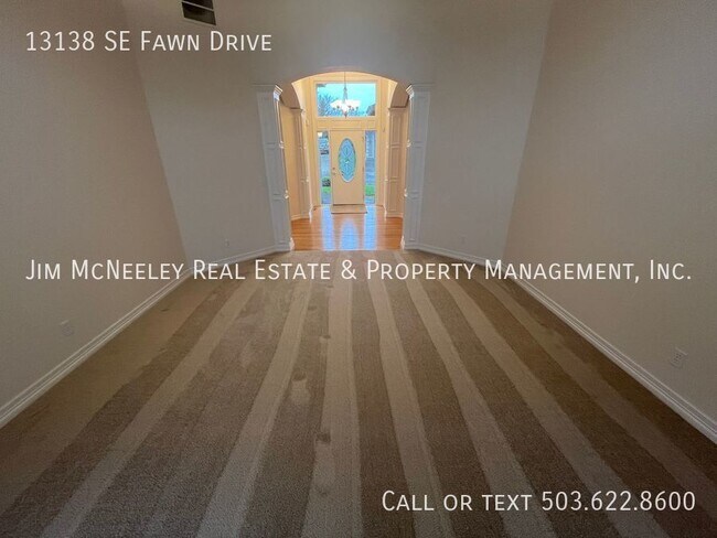 Foto del edificio - Desirable LARGE One Level Home In Happy Va...