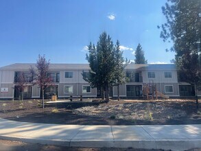 Building Photo - 960 W Felicity Ln