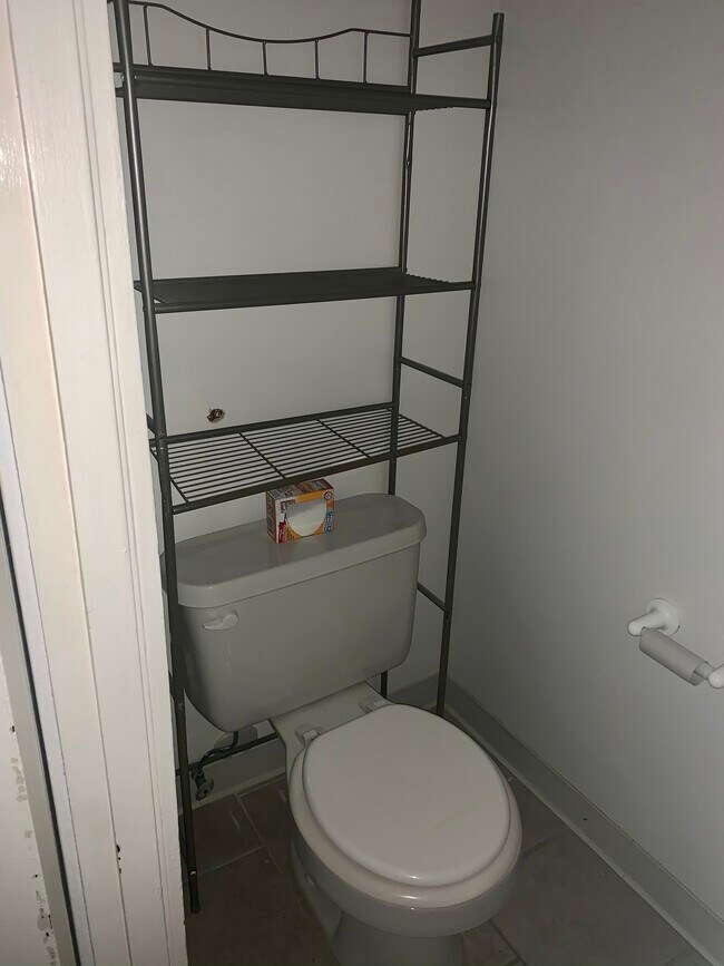 1/2 Bathroom - 6229 N Claremont Ave