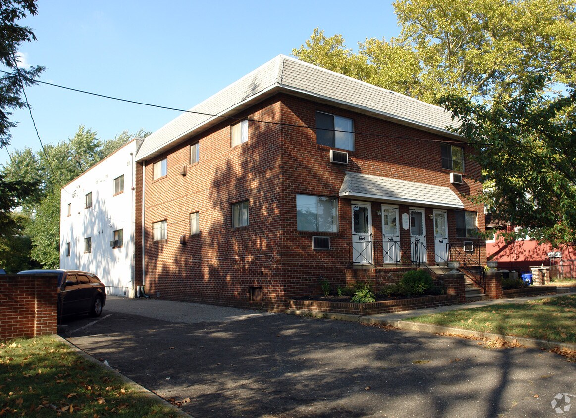 Foto principal - Collins Court Apartments