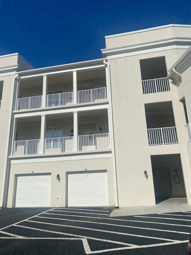 Building Photo - 2 br, 2 bath House - 987 FERN AVE UNIT 202