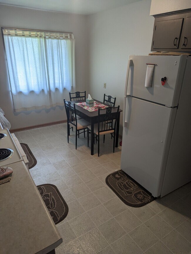 12210 W North Ave Unit 4, Wauwatosa, WI 53226 12210 W North Ave