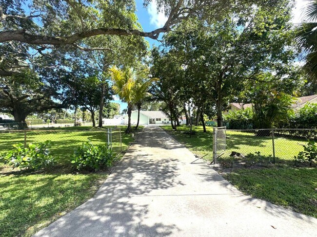Foto del edificio - 2518 Ranch House Rd