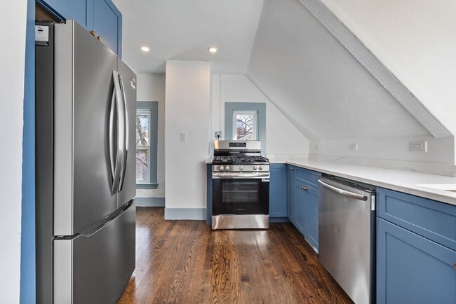 Building Photo - 8 Carlton St