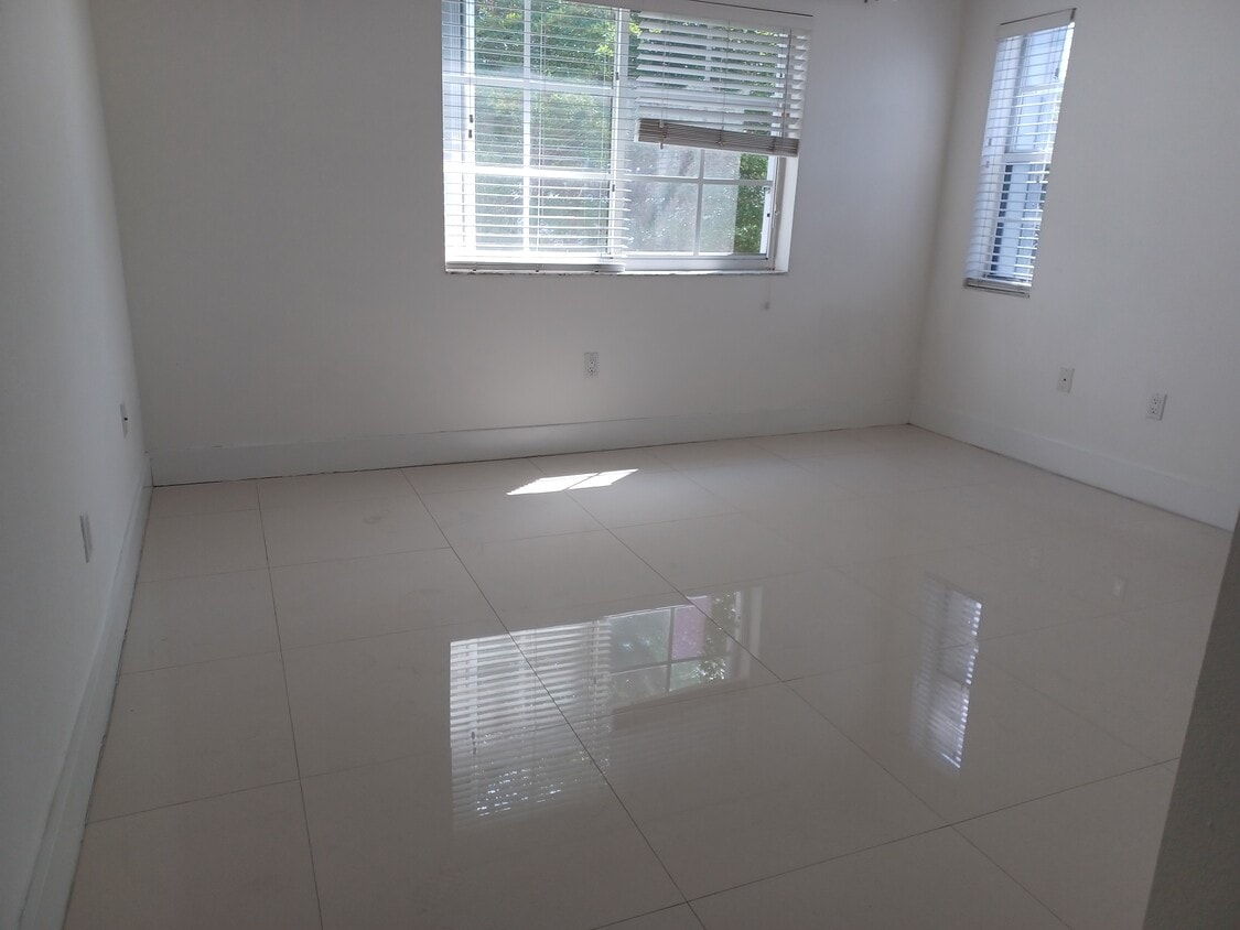 Foto del edificio - 4540 NW 107th Ave