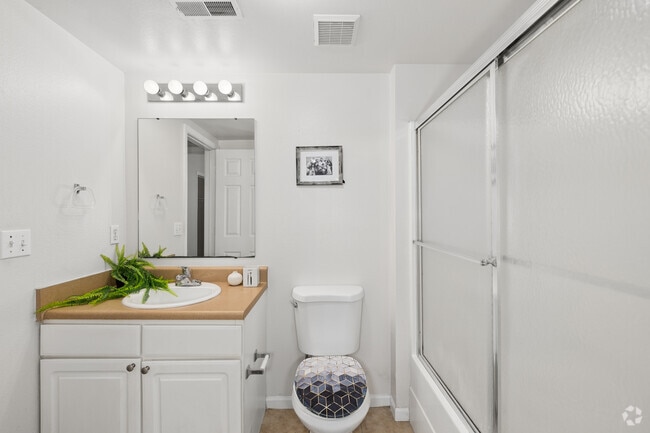 4BR, 2BA - 1,498SF - Primary Bathroom - The Pointe on College