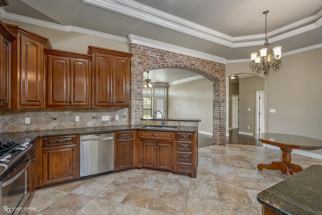 Building Photo - 721 St Martin Ln