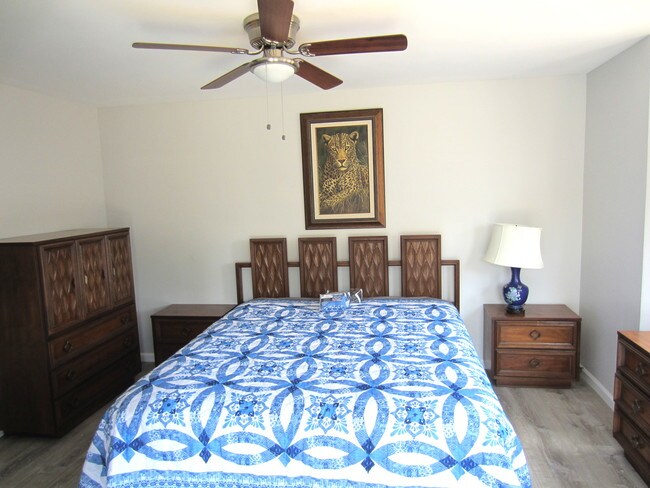 Foto del edificio - 4810 Loukelton Way