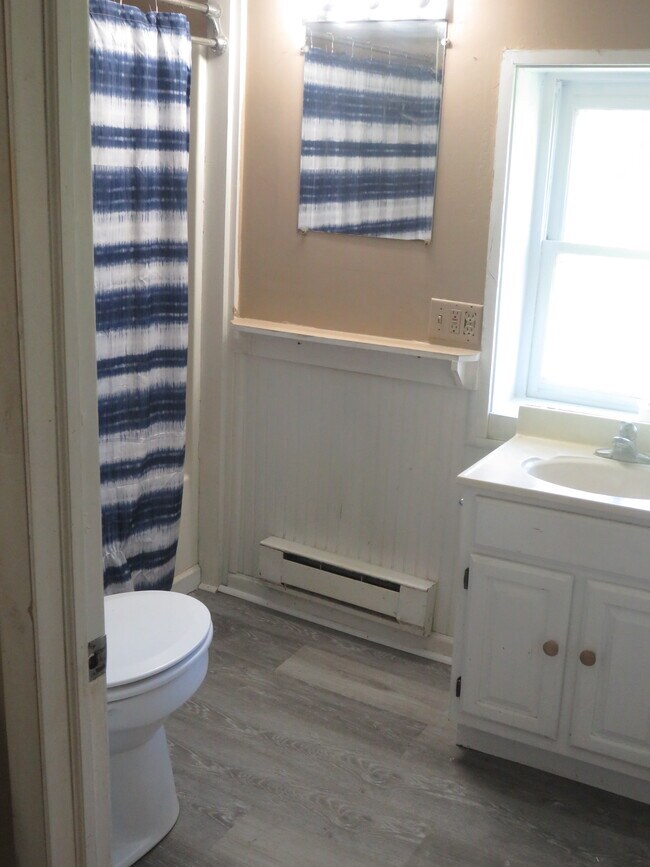 Foto del edificio - 106 E Walnut St