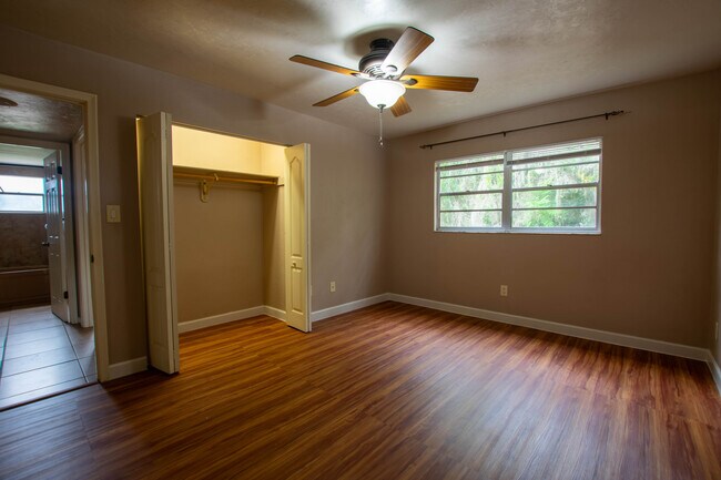Foto del edificio - 2351 SW 32nd Pl