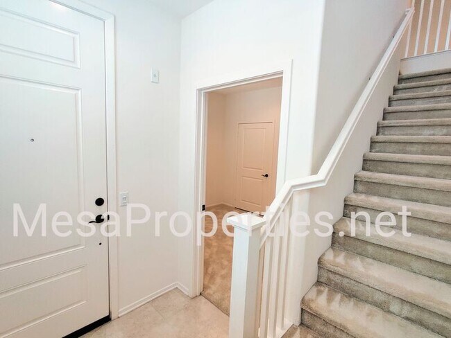 Building Photo - 868 East Mountain Way