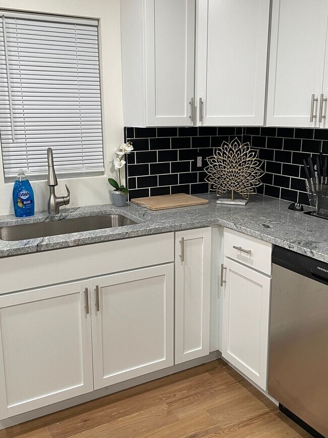 Building Photo - Section 8 Ready Home