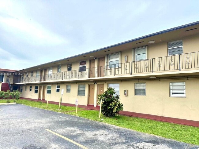 Building Photo - 3905 SW 78th Ct