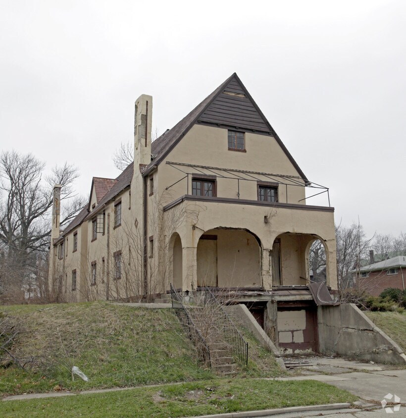 Building Photo - 1301 Bryn Mawr Dr