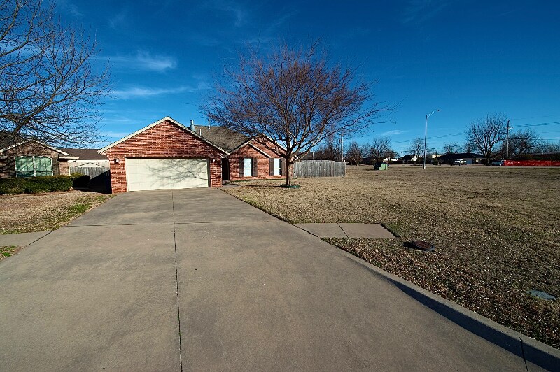 Photo - 1242 N Shannon Way (Mustang, OK)