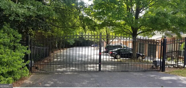 Foto del edificio - 2680 Pine Tree Rd NE