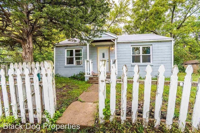 Building Photo - 2 br, 1 bath House - 2116 Walnut Drive
