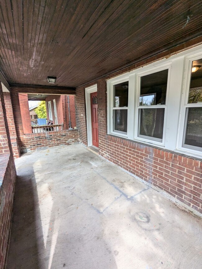 Building Photo - 2 Bedroom 1 Bathroom Single Family Home (P...