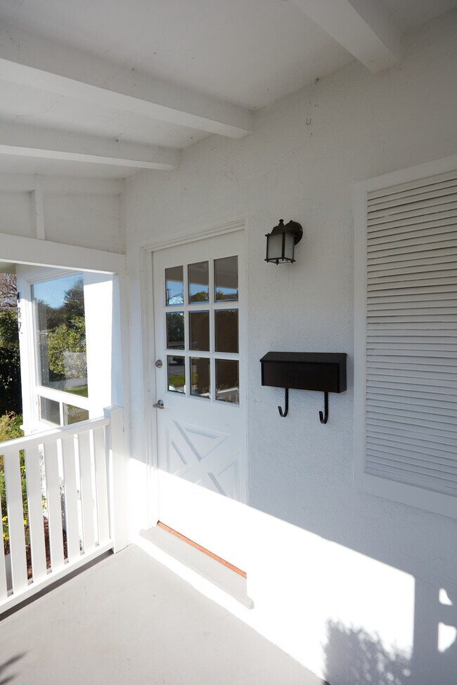 Foto del edificio - 482 N Hollywood Way