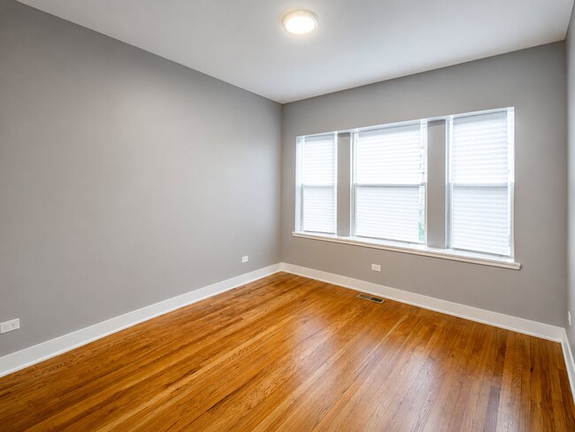 Building Photo - 5310 S Harper Ave