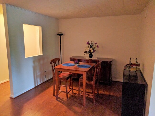 Foto del edificio - 9627 White Acre Rd