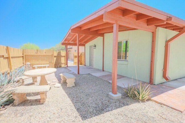 Foto del edificio - 1421 N. Louis Ave