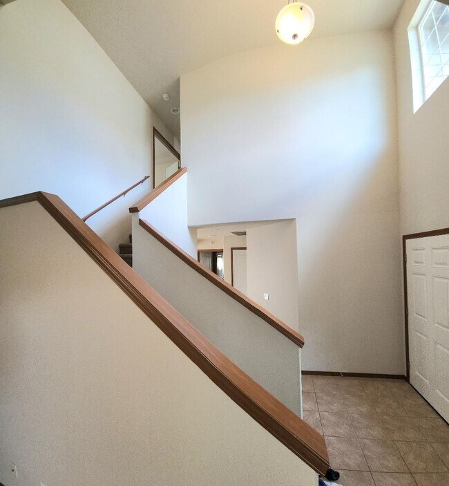 Building Photo - 4BDRM Home Available Now! ~ 2 Car Garage &...