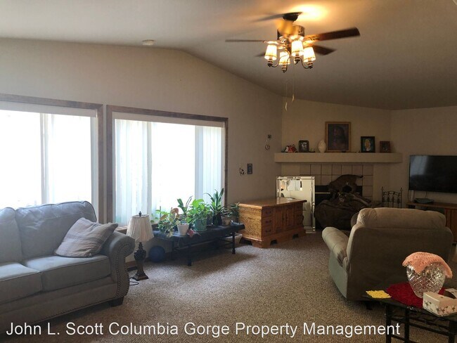 Building Photo - 3 br, 2 bath House - 36 Moore Rd