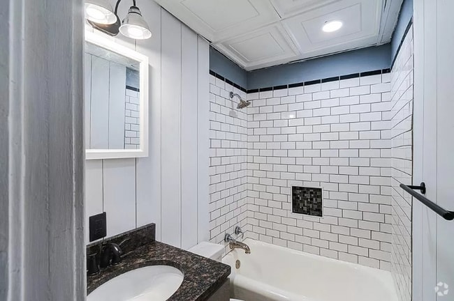 Building Photo - 321 S Eleventh St