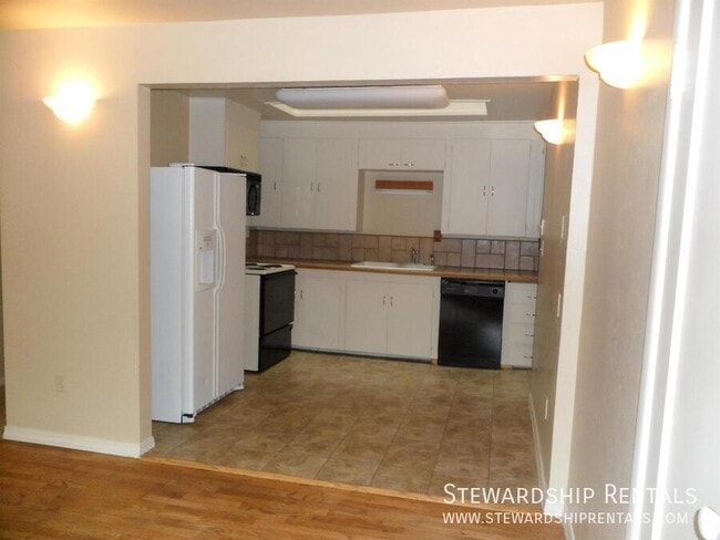 Foto del edificio - 2774 Kincaid St