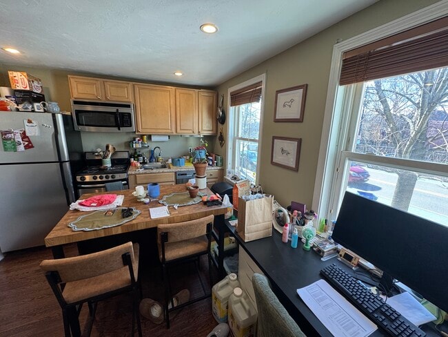 Photo - 735 Somerville Ave Apartment