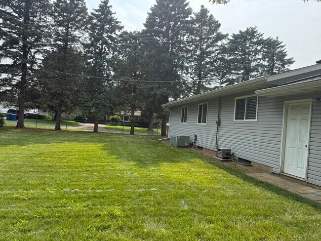 Building Photo - 1916 Turquoise Trl