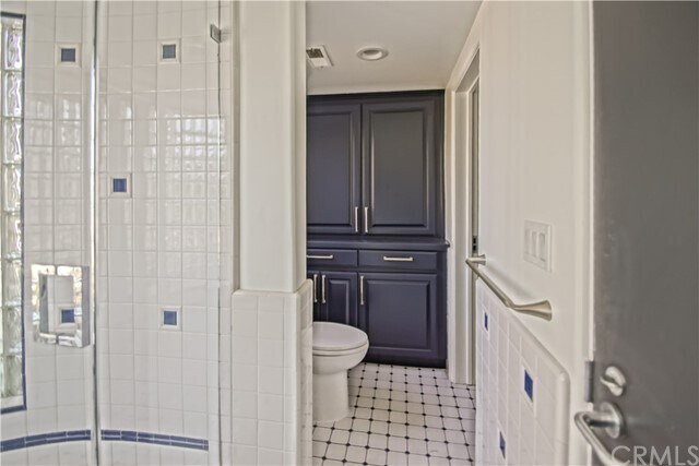 Building Photo - 204 N Poinsettia Ave