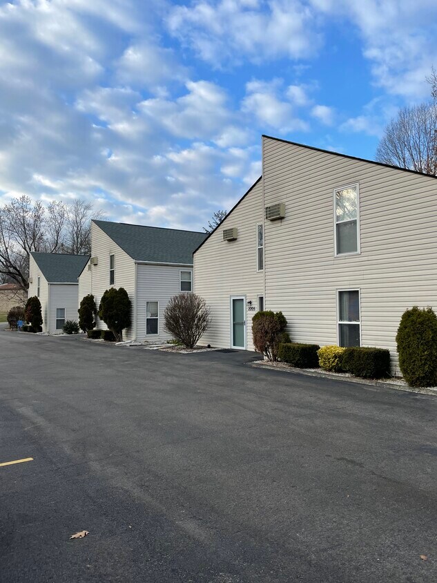 2189 Glenmount Ave Unit 2191, Coventry Township, OH 44319 Apartments
